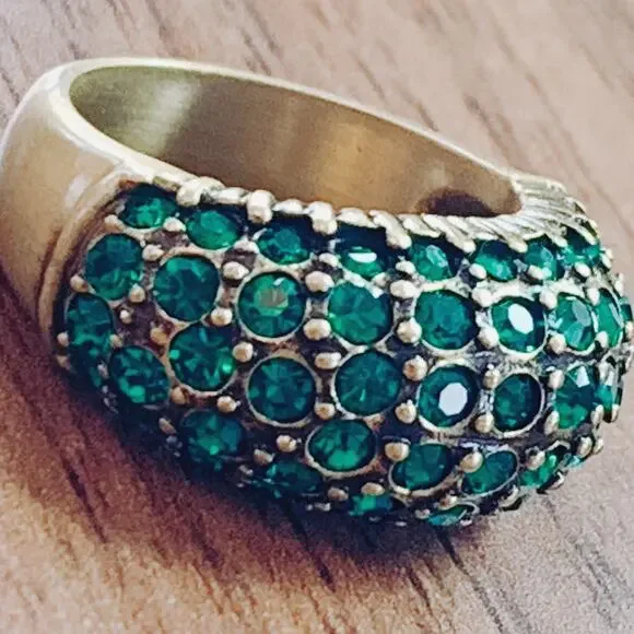 Signed Heidi Daus Gold Tone Green Crystal Dome Cocktail Designer Ring Size 5.75
